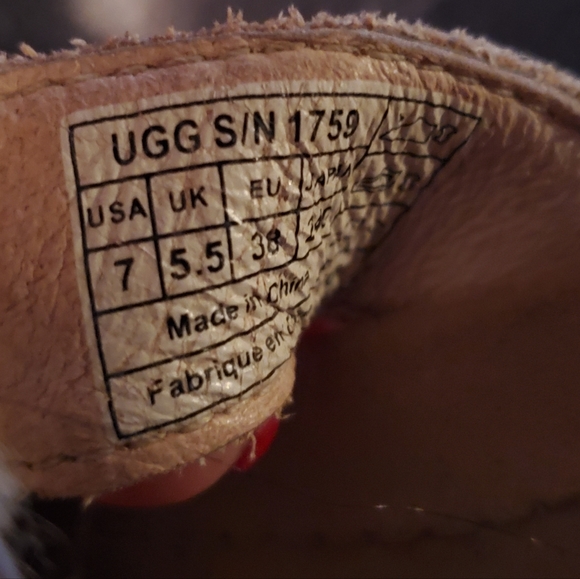 UGG Sandals size 7 - Picture 5 of 7